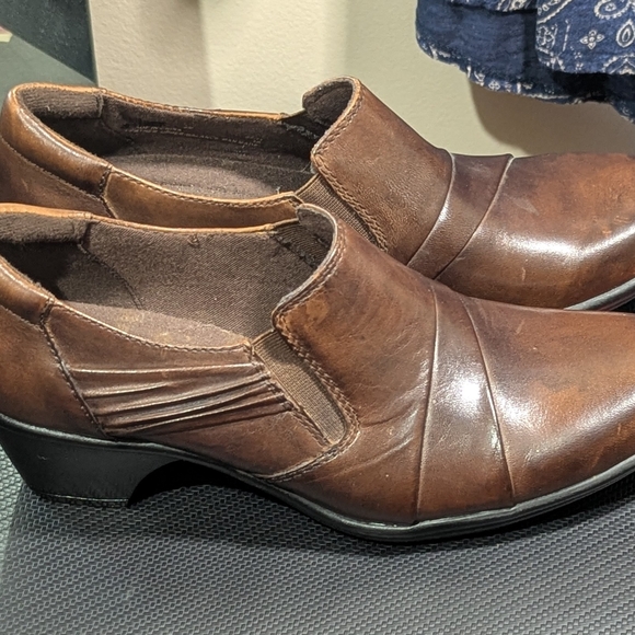 Clarks Womens Brown Leather Slip On Comfort Shoes Size 8 NWOT Work Office Casual - Picture 2 of 8